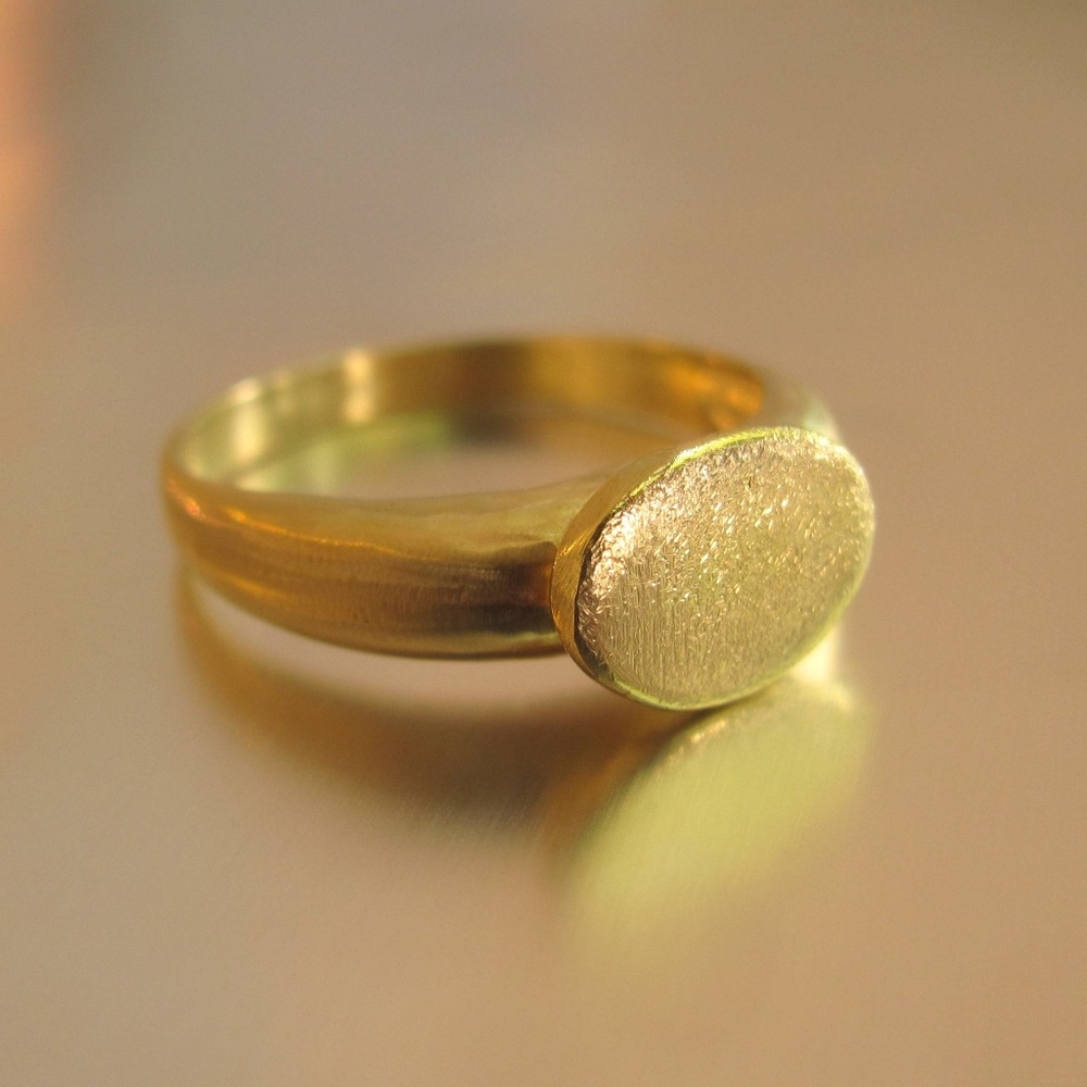 Signet ring. 14k solid yellow gold ring. - Picture 3 of 17
